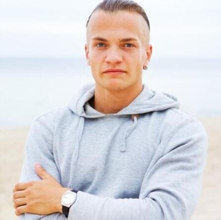 Max, 26, Student